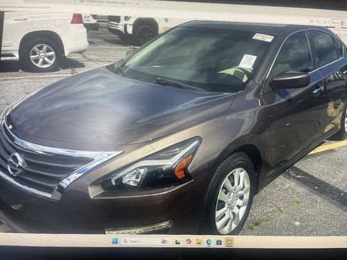 Used 2013 Nissan Altima 2.5 S FWD image 1