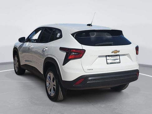 New 2026 Chevrolet Trax LS w/ Driver Confidence Package FWD image 5