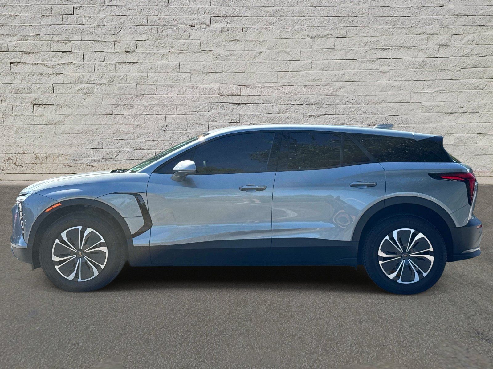 Used 2025 Chevrolet Blazer EV LT AWD/4WD image 2