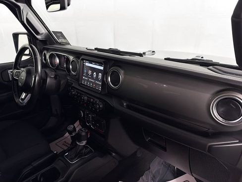 Used 2021 Jeep Wrangler Unlimited Sahara w/ Uconnect 4C Nav & Sound Group AWD/4WD image 31