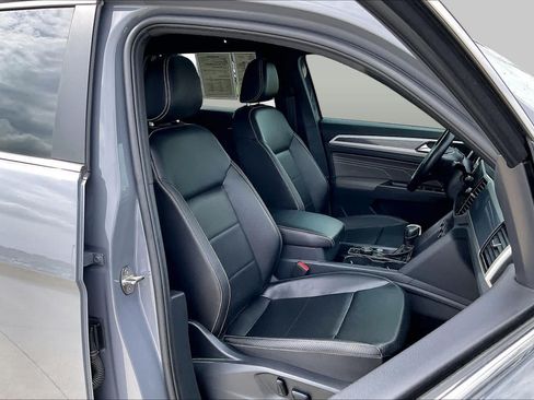 Used 2022 Volkswagen Atlas Cross Sport SEL R-Line w/ Cross Sport MDO Package AWD/4WD image 9