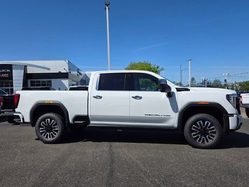 New 2026 GMC Sierra 2500 Denali Ultimate AWD/4WD image 3