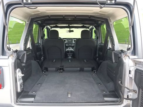 Used 2019 Jeep Wrangler Unlimited Sahara w/ Safety Group AWD/4WD image 26