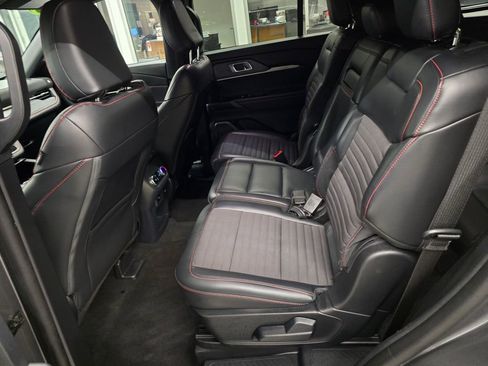 Used 2025 Ford Explorer ST-Line w/ ST-Line Street Pack image 29