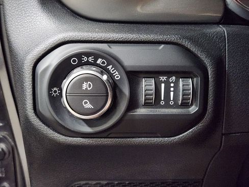 Used 2021 Jeep Gladiator Overland image 43