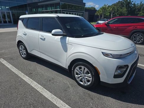 Used 2022 Kia Soul LX FWD image 1