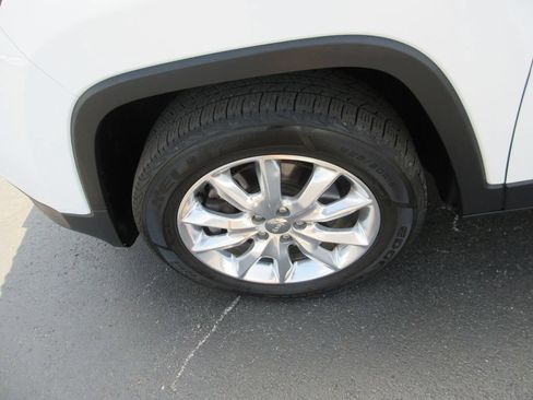 Used 2015 Jeep Cherokee Limited AWD/4WD image 14