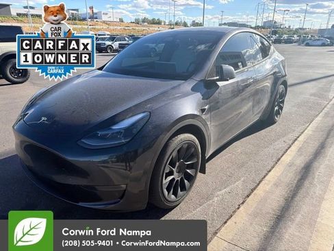 Used 2024 Tesla Model Y Long Range AWD/4WD image 3