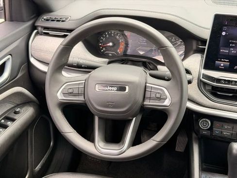 Used 2024 Jeep Compass Latitude AWD/4WD image 17