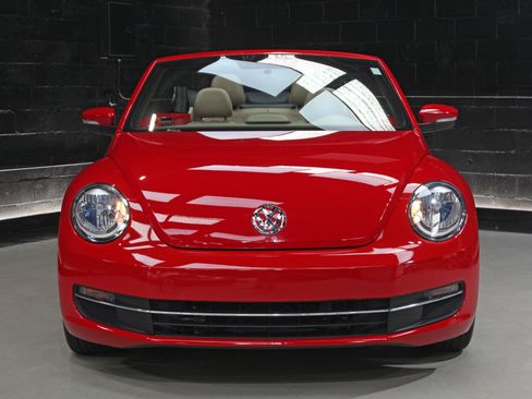 Used 2014 Volkswagen Beetle TDI FWD image 9