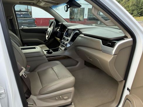 Used 2019 GMC Yukon XL SLT w/ Open Road Package AWD/4WD image 14