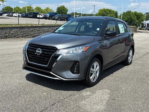 New 2025 Nissan Kicks Play S image 8