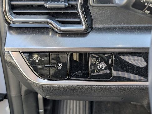 Used 2024 Kia Sportage EX image 18