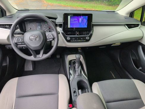 Used 2025 Toyota Corolla LE w/ LE Premium Package FWD image 29