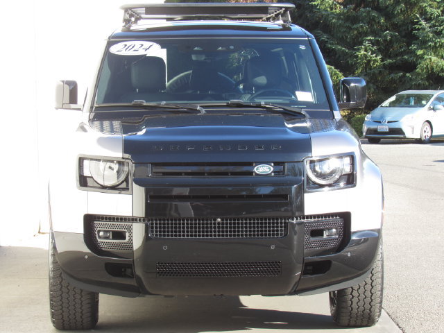 Used 2024 Land Rover Defender 110 X AWD/4WD image 3
