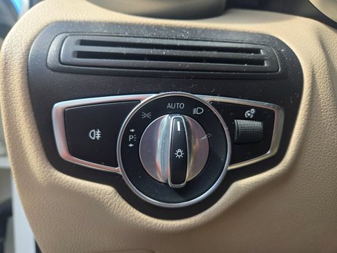 Used 2019 Mercedes-Benz GLC 300 4MATIC image 15