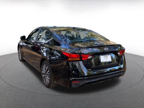 Used 2025 Nissan Altima 2.5 SV image 5