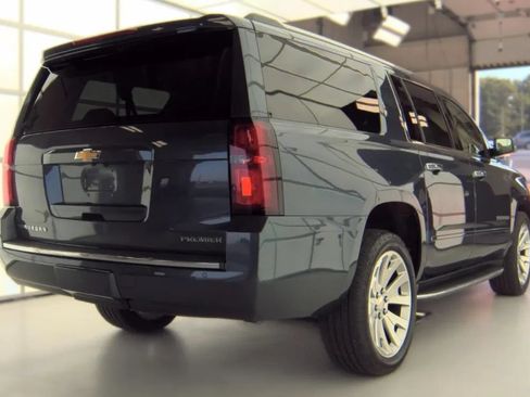Used 2019 Chevrolet Suburban Premier AWD/4WD image 3