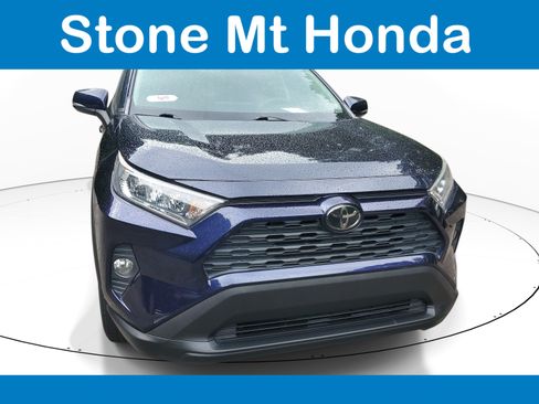 Used 2019 Toyota RAV4 XLE FWD image 2