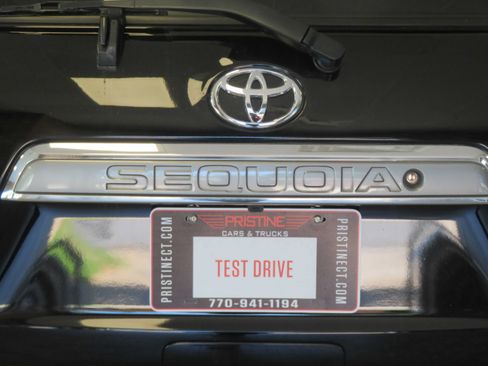 Used 2017 Toyota Sequoia Platinum RWD image 88