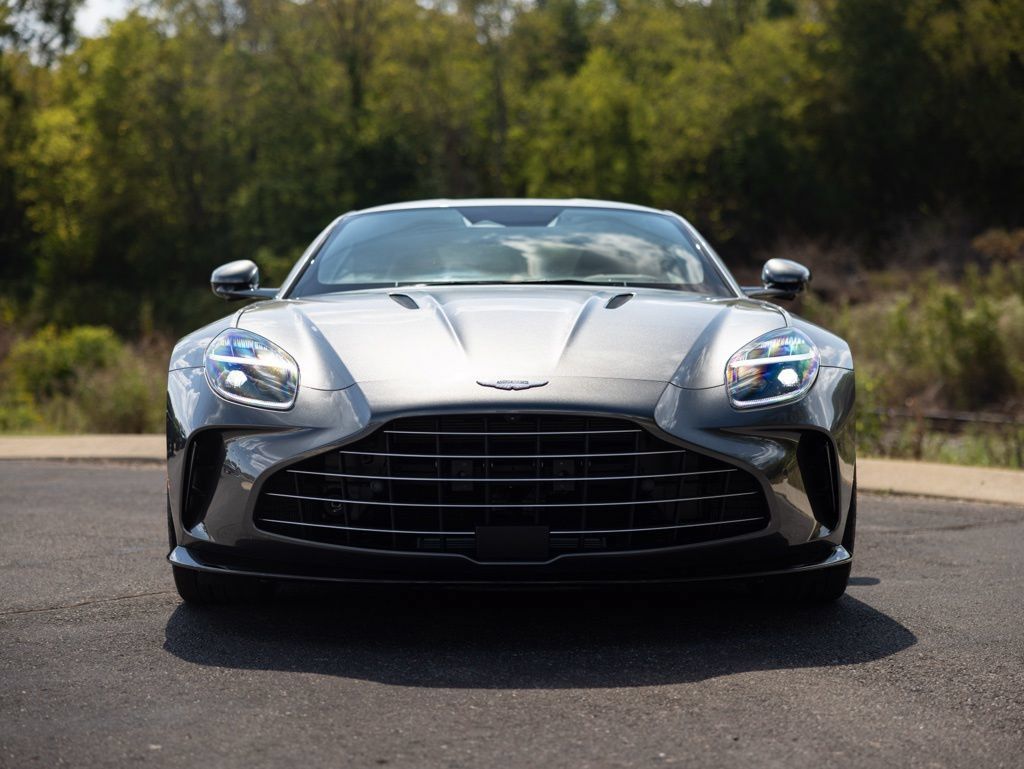 Used 2025 Aston Martin V8 Vantage Coupe RWD image 10