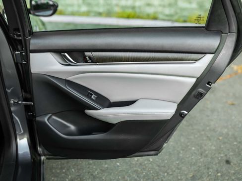 Used 2018 Honda Accord EX-L image 16