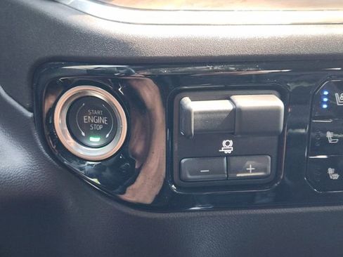 Used 2024 GMC Sierra 1500 SLT AWD/4WD image 21
