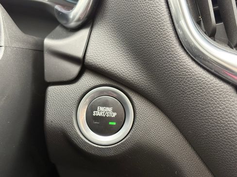 Used 2021 Chevrolet Equinox LT FWD image 18