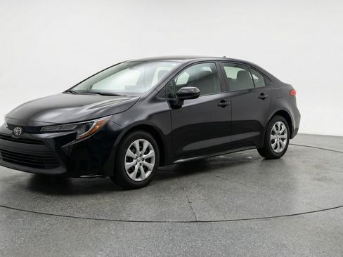 Used 2025 Toyota Corolla LE FWD image 3