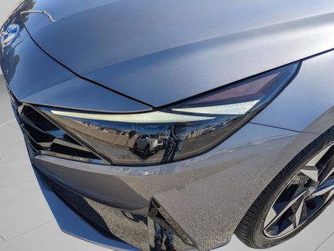 Used 2023 Hyundai Elantra Limited image 33