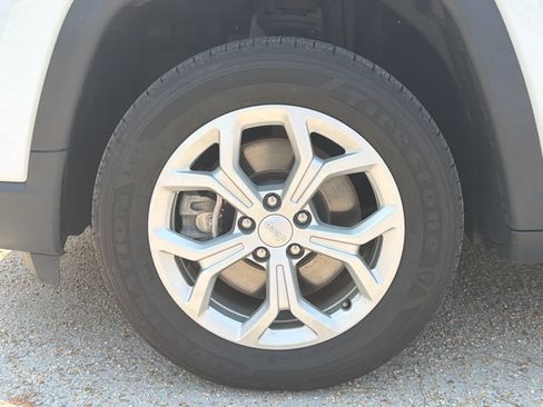 Used 2024 Jeep Compass Latitude AWD/4WD image 10