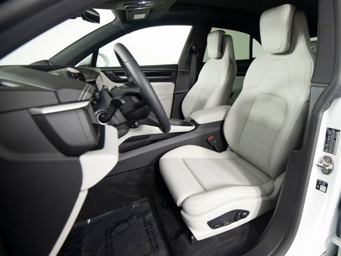New 2026 Porsche Macan 4 Electric AWD/4WD image 5