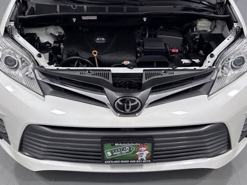 Used 2018 Toyota Sienna XLE Premium FWD image 29