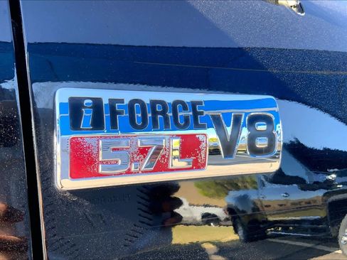 Used 2013 Toyota Tundra 4x4 CrewMax w/ SR5 Pkg image 31