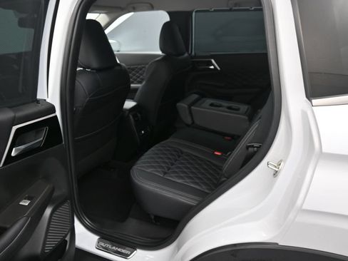 Used 2023 Mitsubishi Outlander SEL FWD image 17