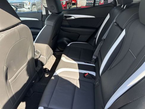 Certified 2025 Buick Envision Sport Touring image 32