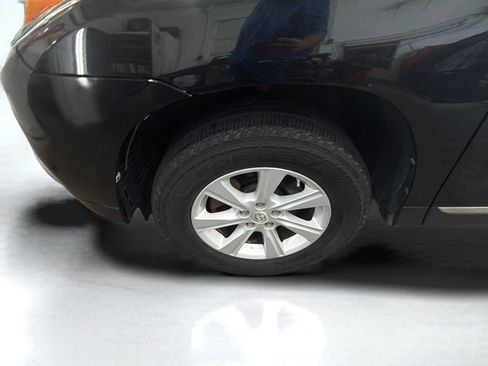 Used 2012 Toyota Highlander FWD w/ Tech Pkg image 31