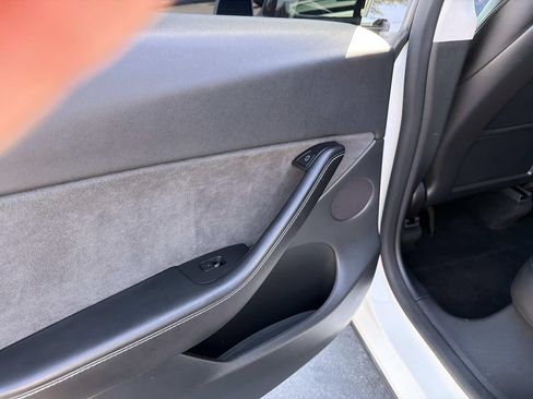 Used 2021 Tesla Model Y Long Range AWD/4WD image 18