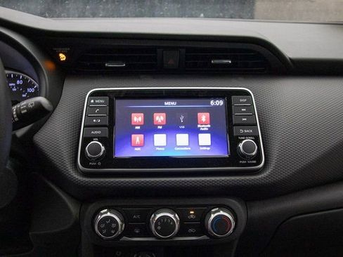 New 2025 Nissan Kicks Play S image 23