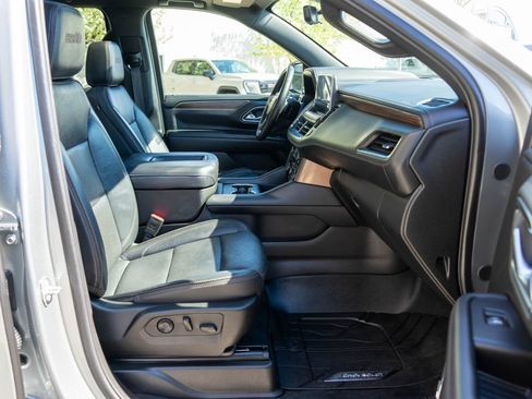 Used 2024 Chevrolet Suburban High Country AWD/4WD image 10