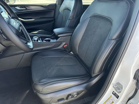 New 2025 Jeep Grand Cherokee L Altitude image 17