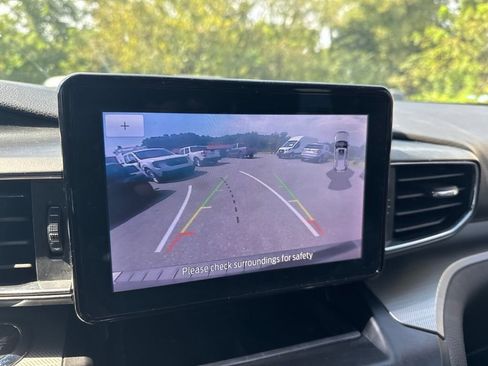 Used 2020 Ford Explorer XLT w/ Equipment Group 202A AWD/4WD image 18
