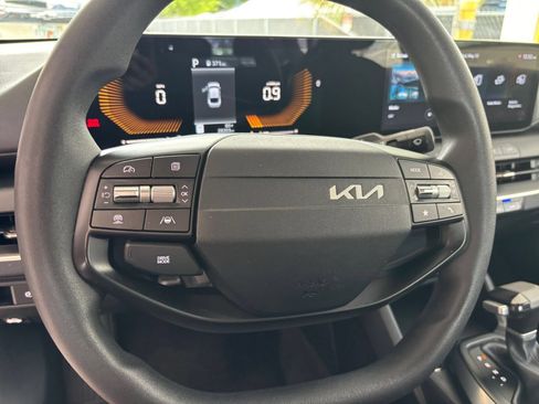 Used 2025 Kia K4 FWD image 29