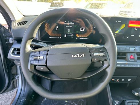 New 2025 Kia K4 LXS image 40
