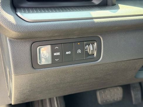 New 2026 Chevrolet Traverse LT w/ Driver Confidence Package AWD/4WD image 21