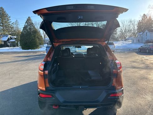 Used 2015 Jeep Cherokee Trailhawk w/ Comfort/Convenience Group image 15