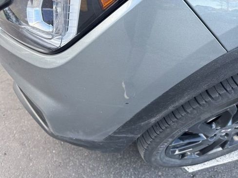 Used 2023 GMC Terrain SLE w/ Driver Convenience Package image 12