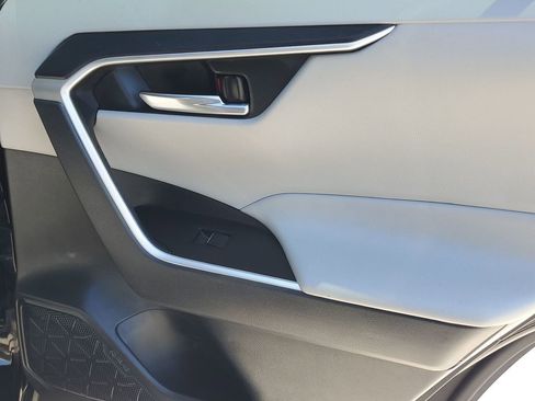 Used 2021 Toyota RAV4 XLE Premium image 43