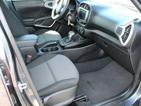 Used 2024 Kia Soul LX w/ Option Group 015 FWD image 6