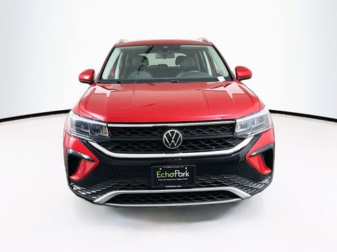 Used 2022 Volkswagen Taos SE image 2